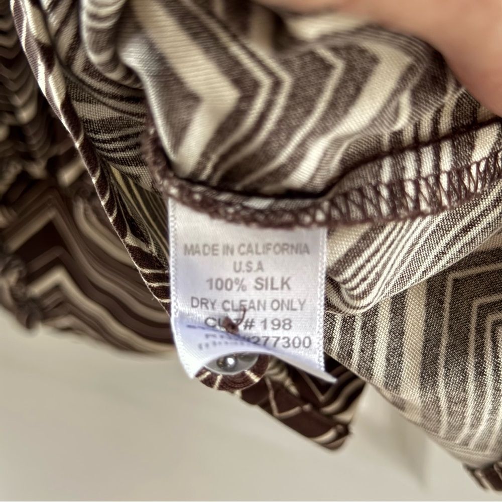 Trina Turk Chevron Print Silk Button Down Shirt size Large Retro Vintage - Picture 7 of 7